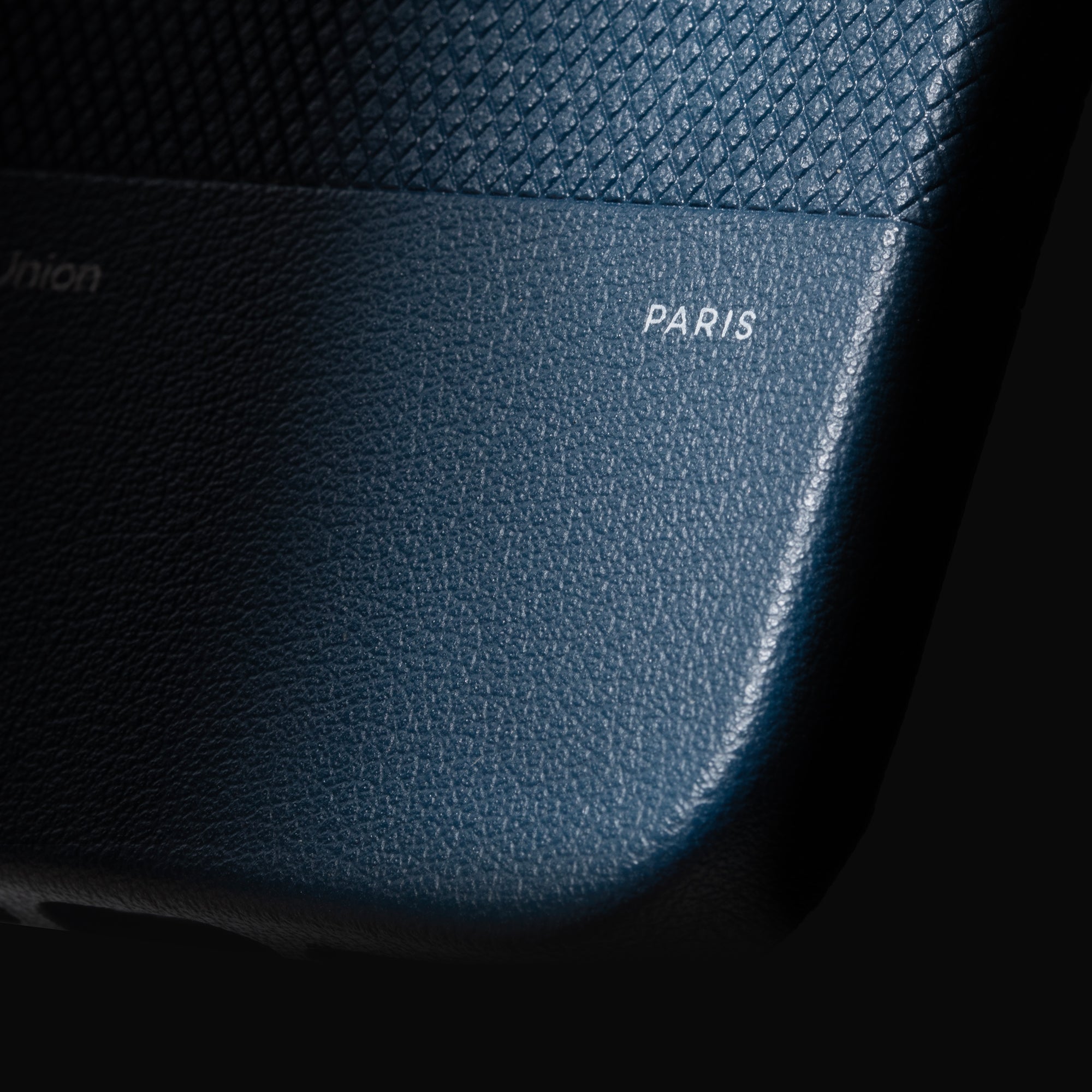 حافظة Native Union (Re)Classic لهاتف iPhone 17 Pro Max / 17 Pro